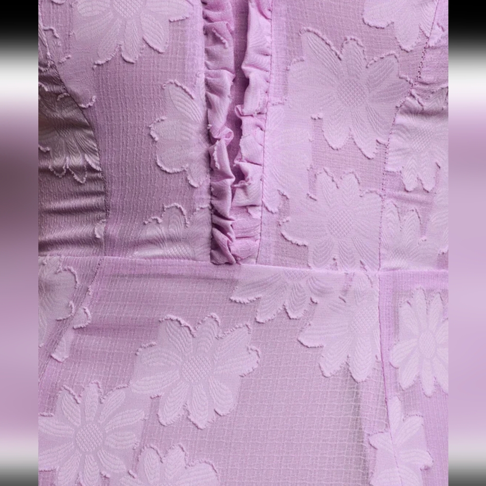 ASTR The Label Elaina Lavender Floral Applique Midi Dress Size Small - Picture 3 of 8